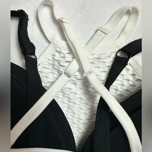 Vesi Star black and white mesh sports bra with crisscross back - Picture 6 of 7